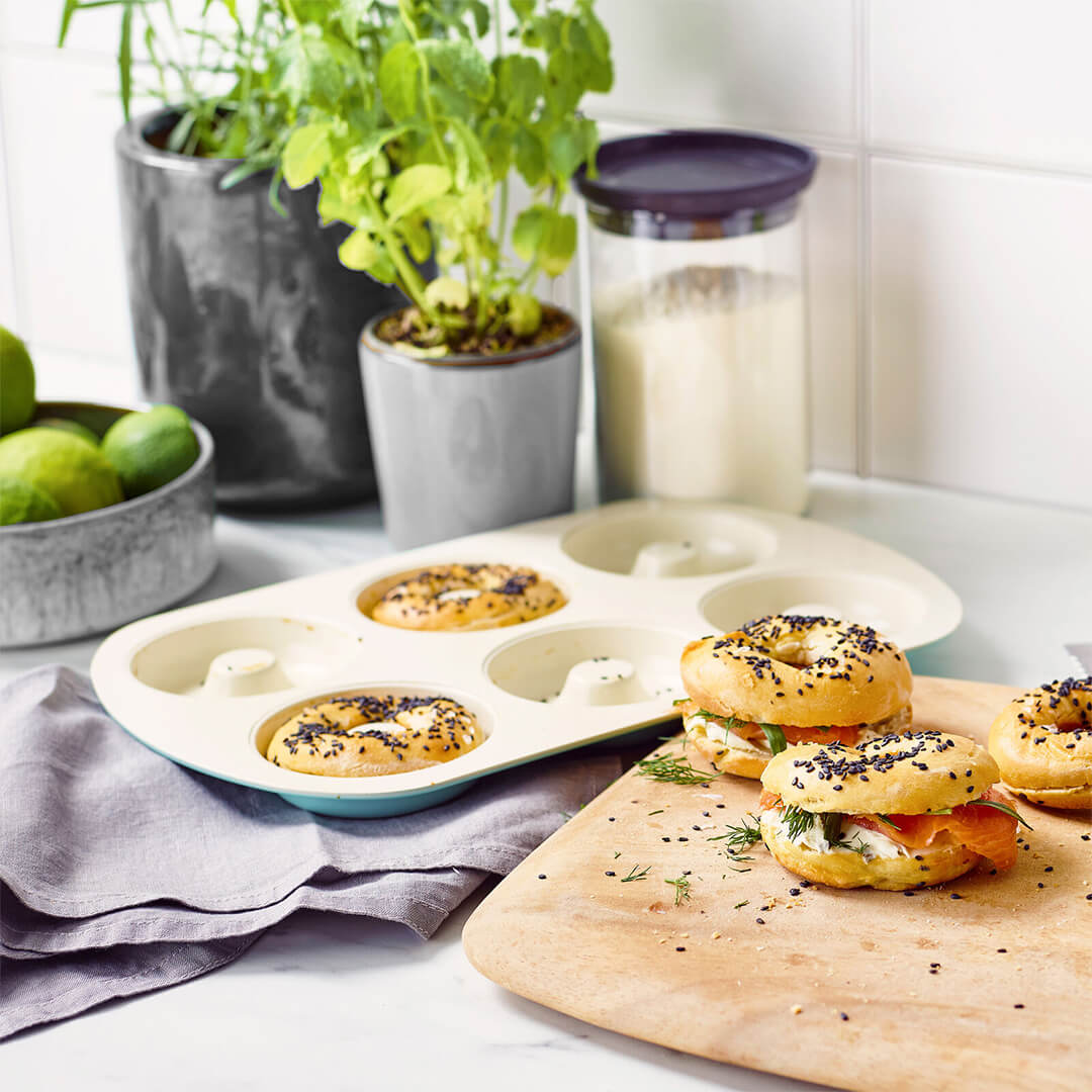 Green Life Contour Turquoise Bagel Donut Pan Tray